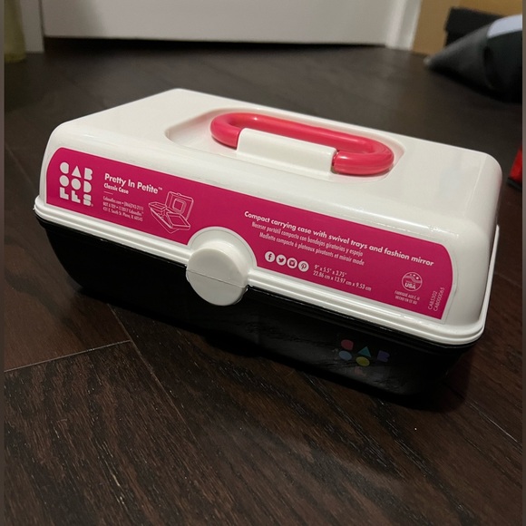 Caboodles Pretty in Petite Makeup Box - Picture 1 of 2